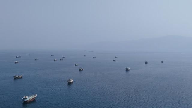 Trump Calls Iran a “Failed Nation” as U.S. Weighs Limited Strikes to Secure Strait of Hormuz